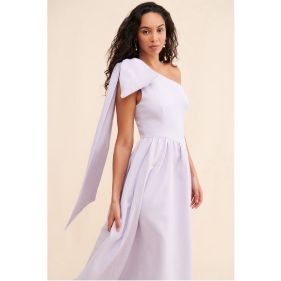 Elliatt Liesel One-Shoulder
Lavender Dress - Picture 2 of 4